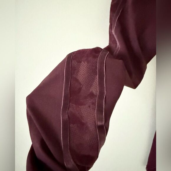 Lululemon Wunder Under Crop High Rise Legging in Burgundy with Velvet - Size 4 - Picture 4 of 6